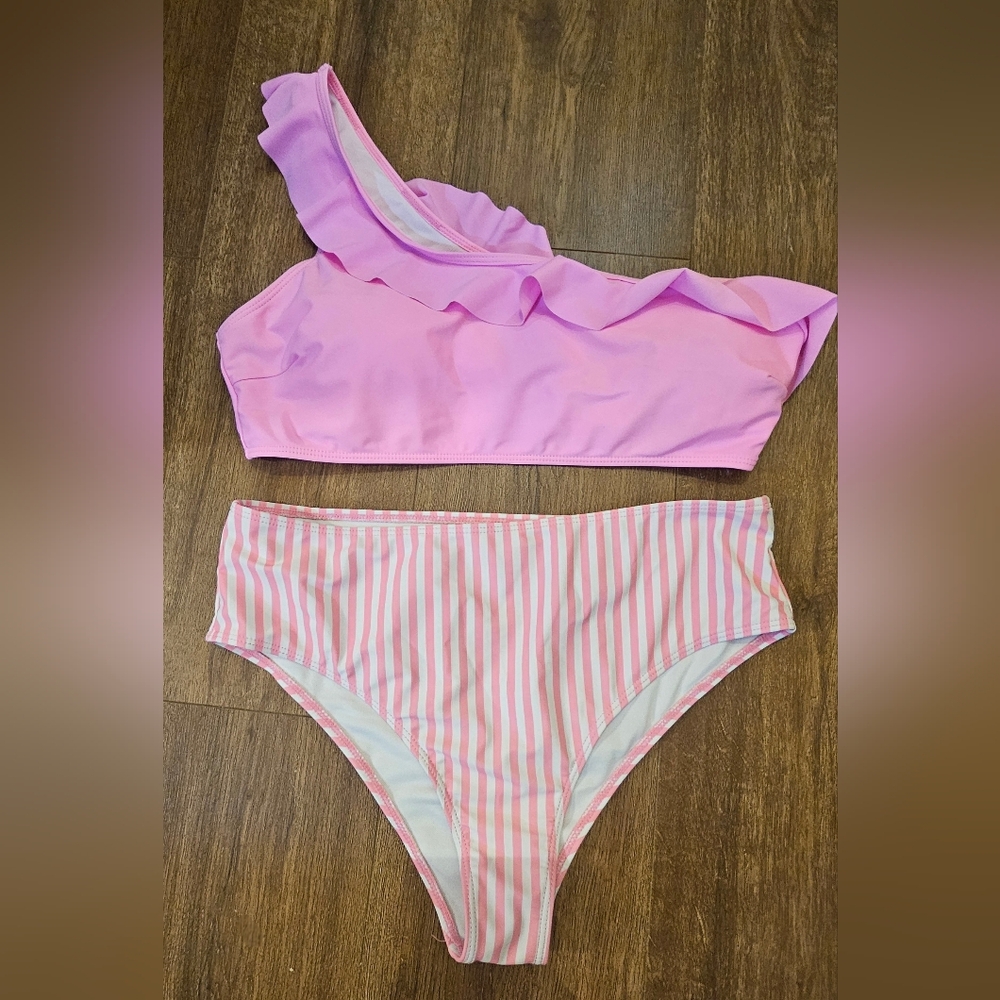 Stylish Pink Ruffled Bikini Set